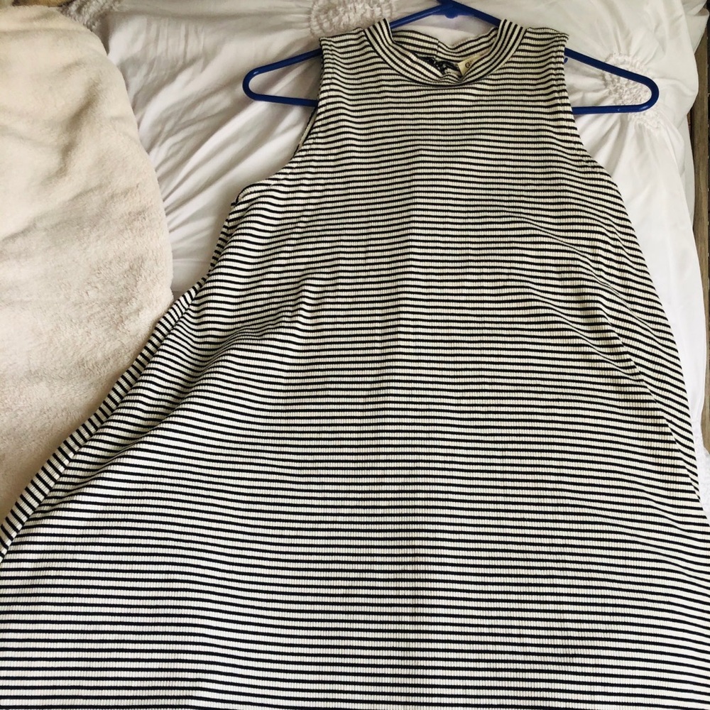 Dress - Picture 5 of 5